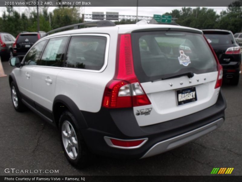 Ice White / Off Black 2010 Volvo XC70 3.2 AWD