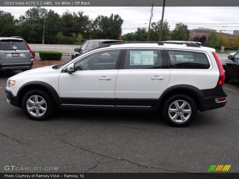Ice White / Off Black 2010 Volvo XC70 3.2 AWD