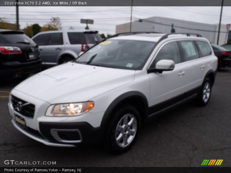 Ice White / Off Black 2010 Volvo XC70 3.2 AWD