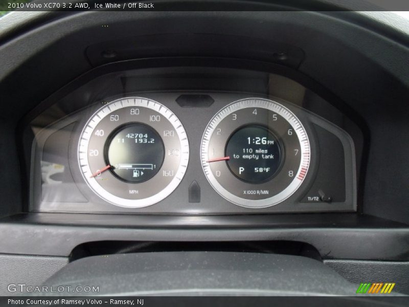 Ice White / Off Black 2010 Volvo XC70 3.2 AWD