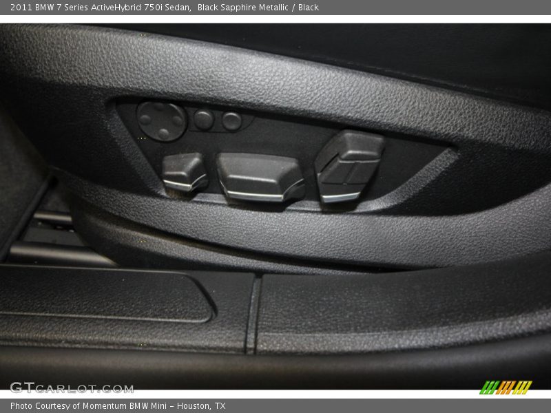 Controls of 2011 7 Series ActiveHybrid 750i Sedan