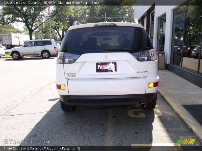 Diamond White Pearl / Black 2010 Mitsubishi Outlander SE 4WD