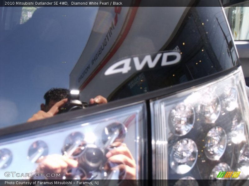 Diamond White Pearl / Black 2010 Mitsubishi Outlander SE 4WD