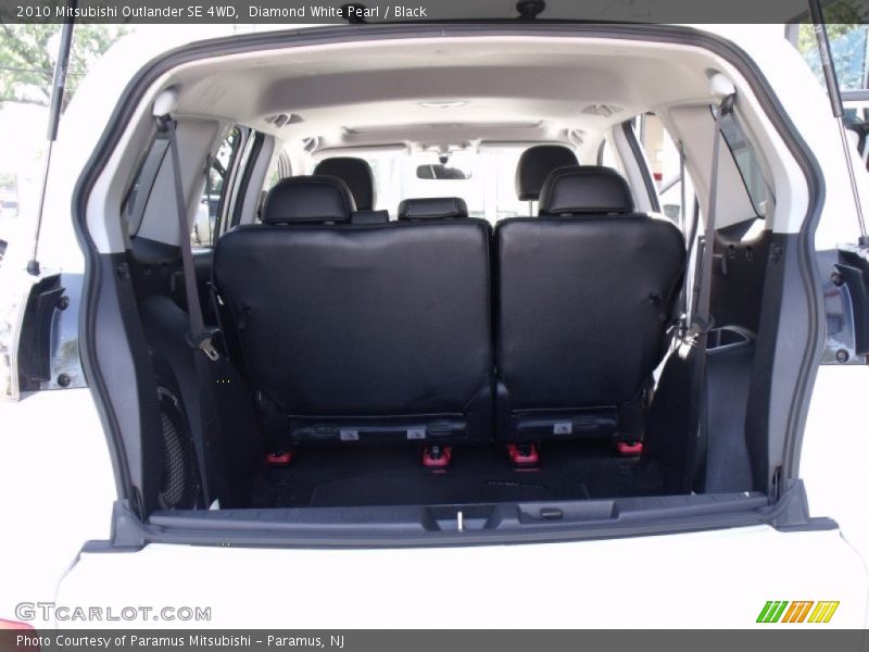 Diamond White Pearl / Black 2010 Mitsubishi Outlander SE 4WD