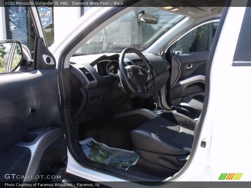 Diamond White Pearl / Black 2010 Mitsubishi Outlander SE 4WD