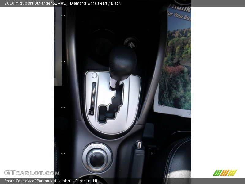Diamond White Pearl / Black 2010 Mitsubishi Outlander SE 4WD