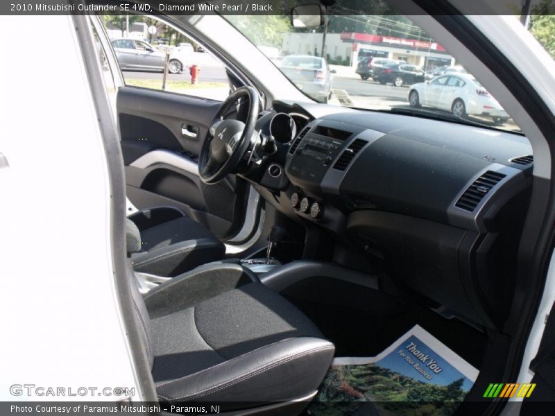 Diamond White Pearl / Black 2010 Mitsubishi Outlander SE 4WD