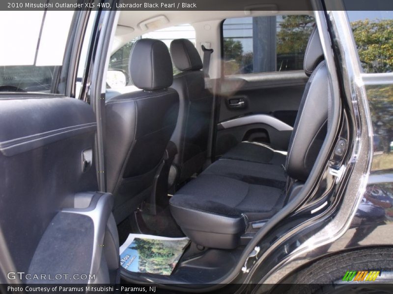 Labrador Black Pearl / Black 2010 Mitsubishi Outlander XLS 4WD