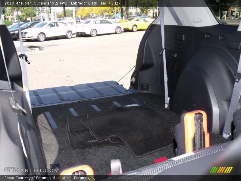 Labrador Black Pearl / Black 2010 Mitsubishi Outlander XLS 4WD