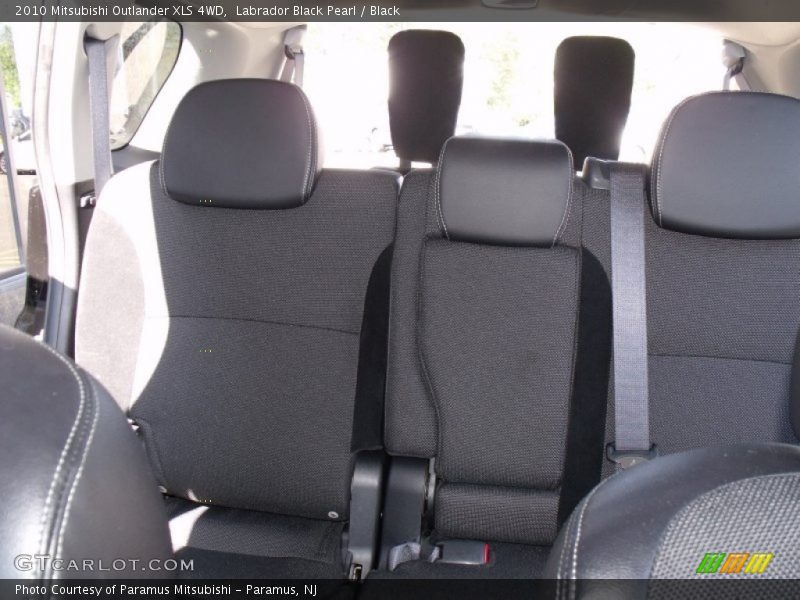 Labrador Black Pearl / Black 2010 Mitsubishi Outlander XLS 4WD