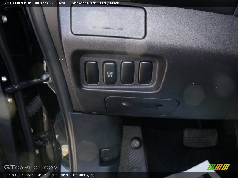 Labrador Black Pearl / Black 2010 Mitsubishi Outlander XLS 4WD
