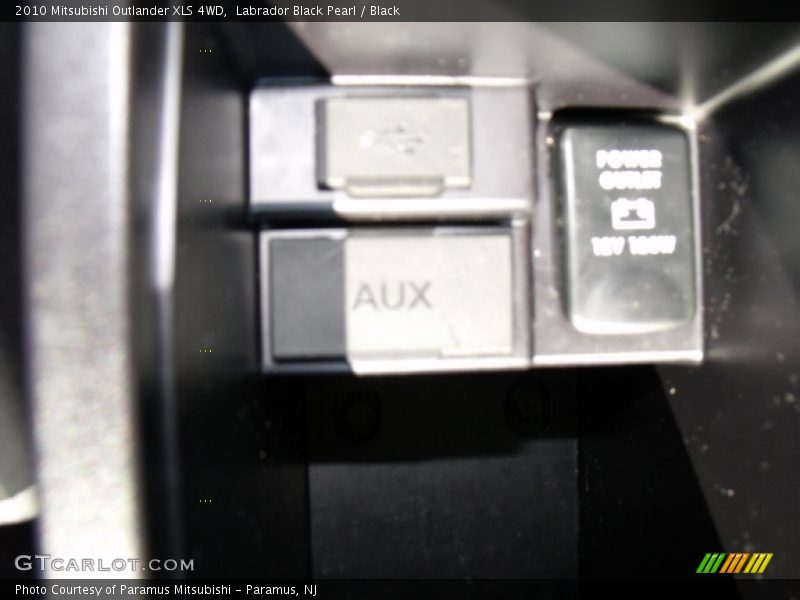 Labrador Black Pearl / Black 2010 Mitsubishi Outlander XLS 4WD