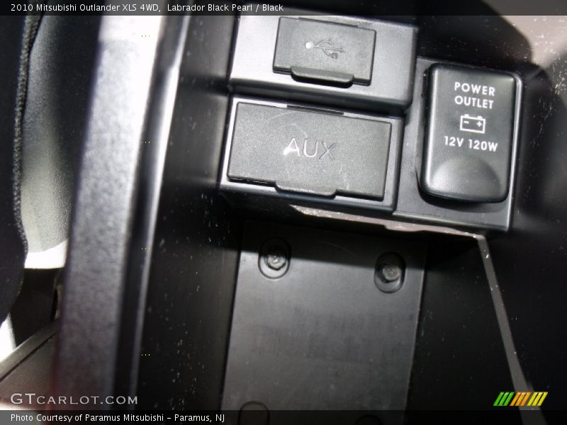 Labrador Black Pearl / Black 2010 Mitsubishi Outlander XLS 4WD