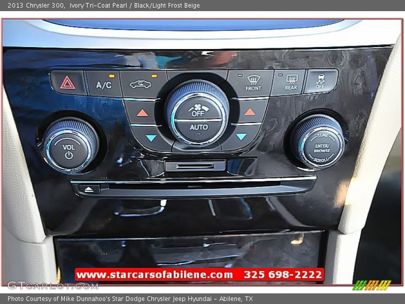Ivory Tri-Coat Pearl / Black/Light Frost Beige 2013 Chrysler 300