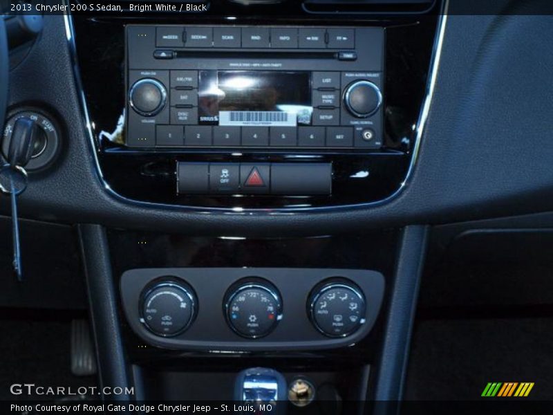 Bright White / Black 2013 Chrysler 200 S Sedan
