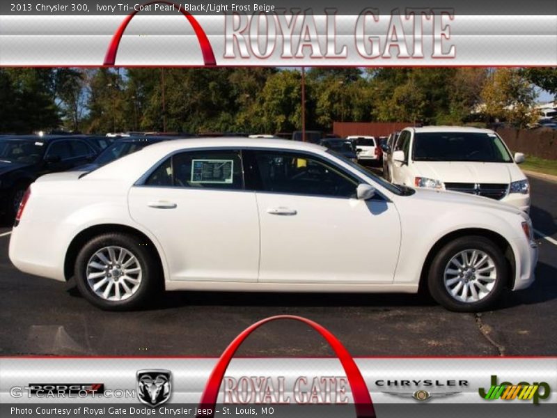 Ivory Tri-Coat Pearl / Black/Light Frost Beige 2013 Chrysler 300