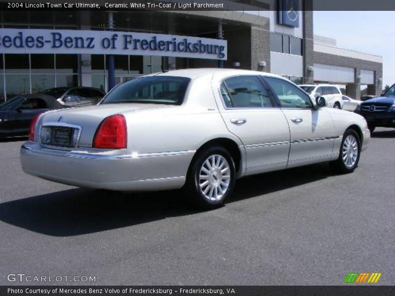 Ceramic White Tri-Coat / Light Parchment 2004 Lincoln Town Car Ultimate