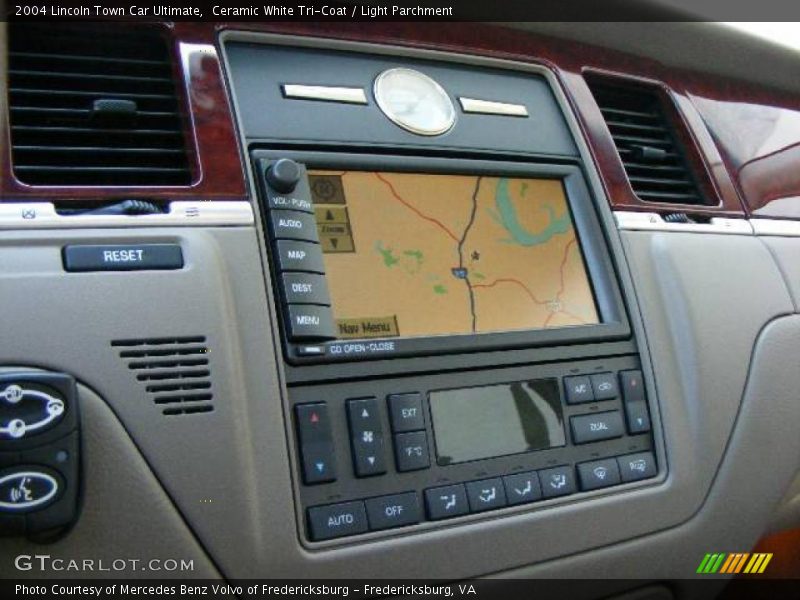 Ceramic White Tri-Coat / Light Parchment 2004 Lincoln Town Car Ultimate