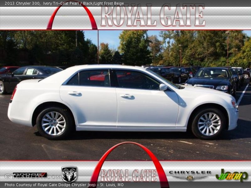 Ivory Tri-Coat Pearl / Black/Light Frost Beige 2013 Chrysler 300