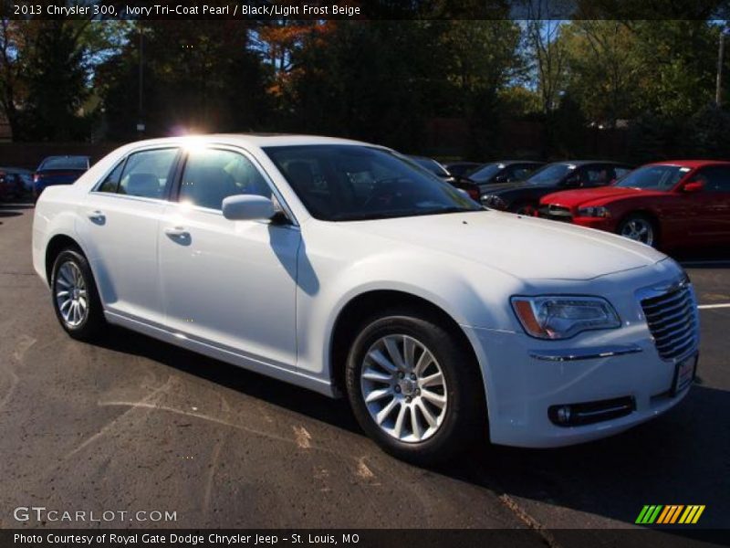 Ivory Tri-Coat Pearl / Black/Light Frost Beige 2013 Chrysler 300