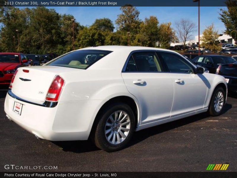 Ivory Tri-Coat Pearl / Black/Light Frost Beige 2013 Chrysler 300
