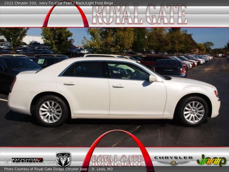 Ivory Tri-Coat Pearl / Black/Light Frost Beige 2013 Chrysler 300
