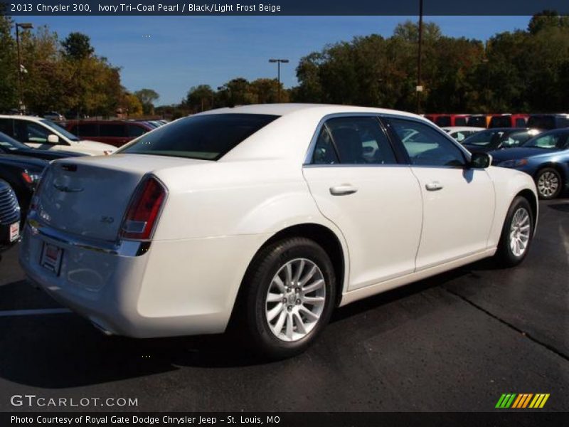 Ivory Tri-Coat Pearl / Black/Light Frost Beige 2013 Chrysler 300