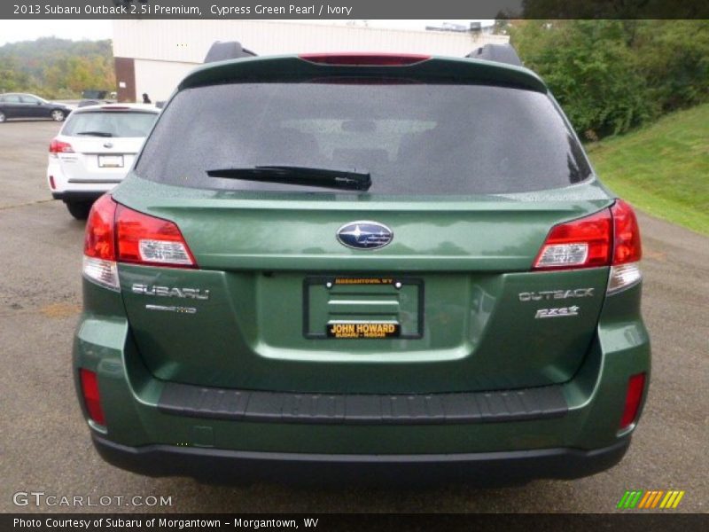 Cypress Green Pearl / Ivory 2013 Subaru Outback 2.5i Premium