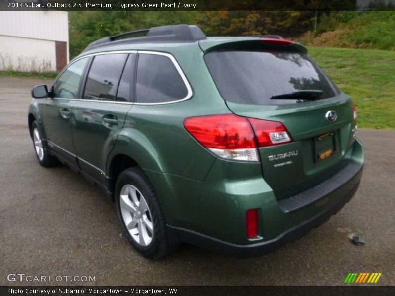 Cypress Green Pearl / Ivory 2013 Subaru Outback 2.5i Premium