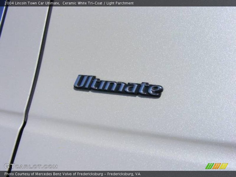 Ceramic White Tri-Coat / Light Parchment 2004 Lincoln Town Car Ultimate