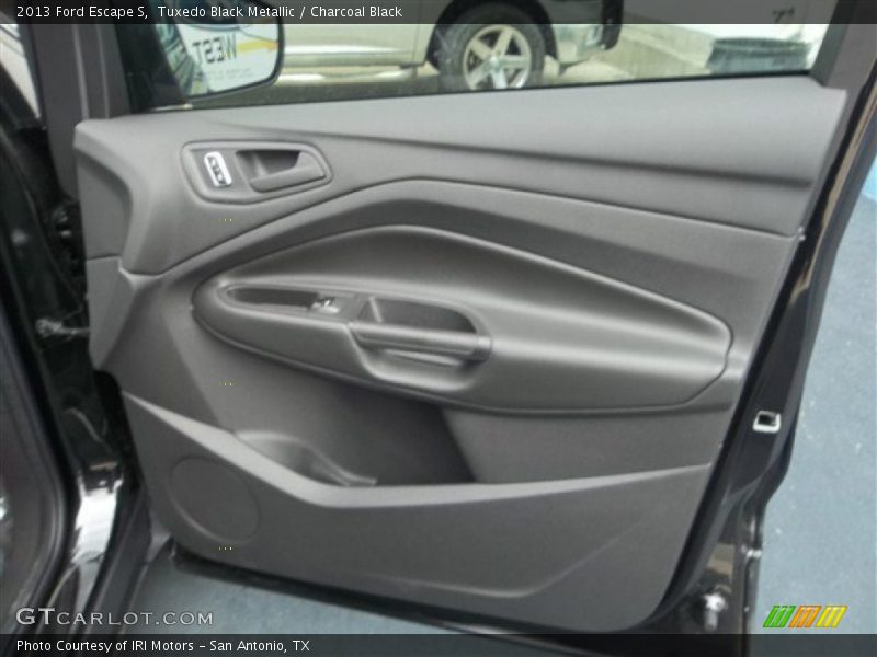 Tuxedo Black Metallic / Charcoal Black 2013 Ford Escape S