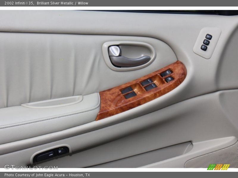 Brilliant Silver Metallic / Willow 2002 Infiniti I 35
