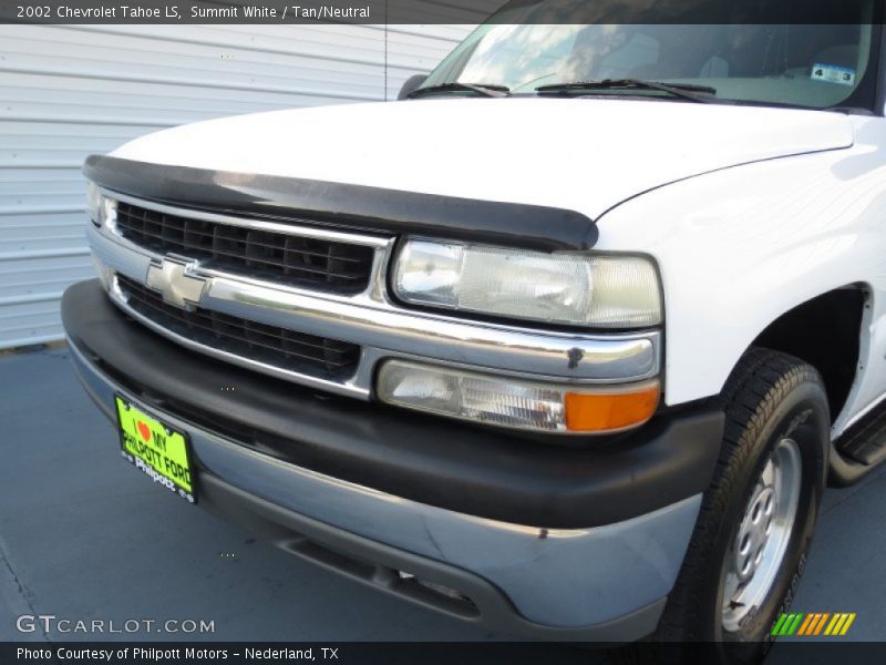 Summit White / Tan/Neutral 2002 Chevrolet Tahoe LS