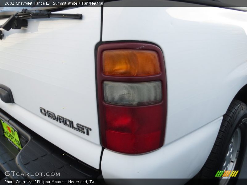 Summit White / Tan/Neutral 2002 Chevrolet Tahoe LS