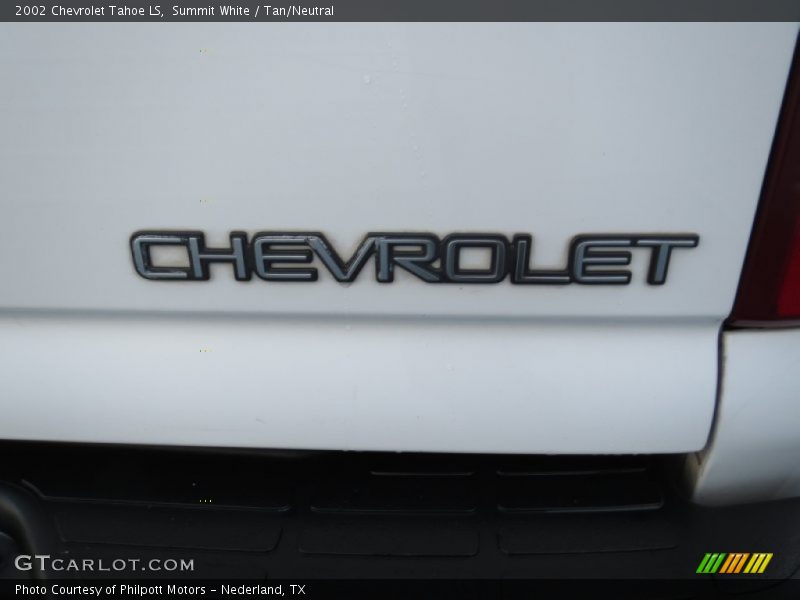 Summit White / Tan/Neutral 2002 Chevrolet Tahoe LS