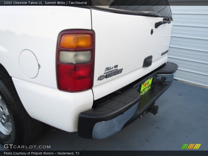 Summit White / Tan/Neutral 2002 Chevrolet Tahoe LS