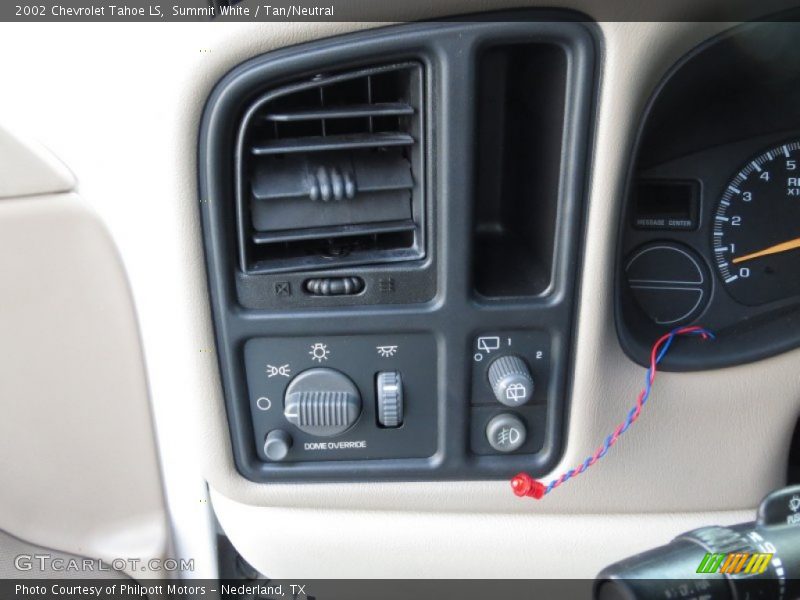 Summit White / Tan/Neutral 2002 Chevrolet Tahoe LS