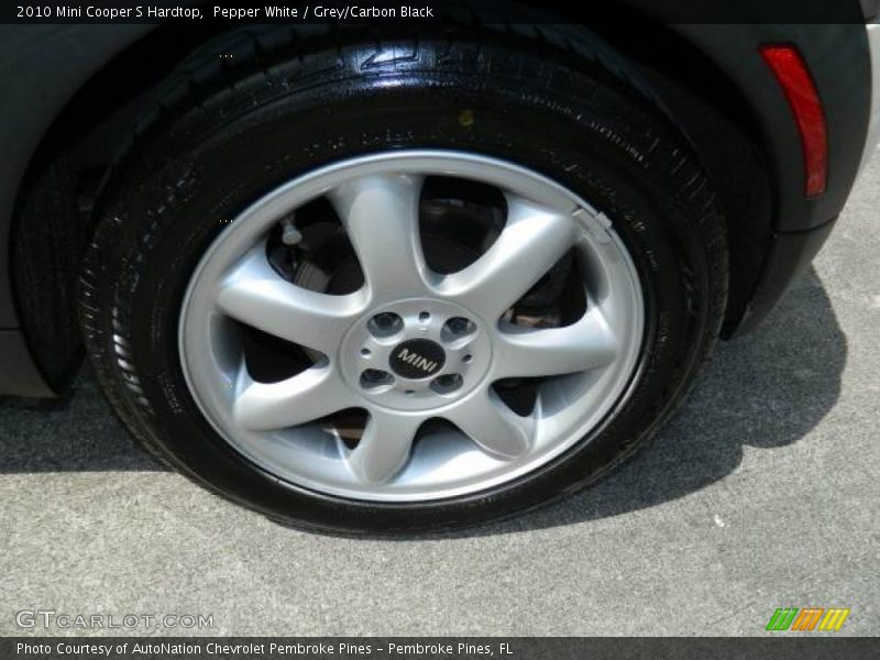 Pepper White / Grey/Carbon Black 2010 Mini Cooper S Hardtop