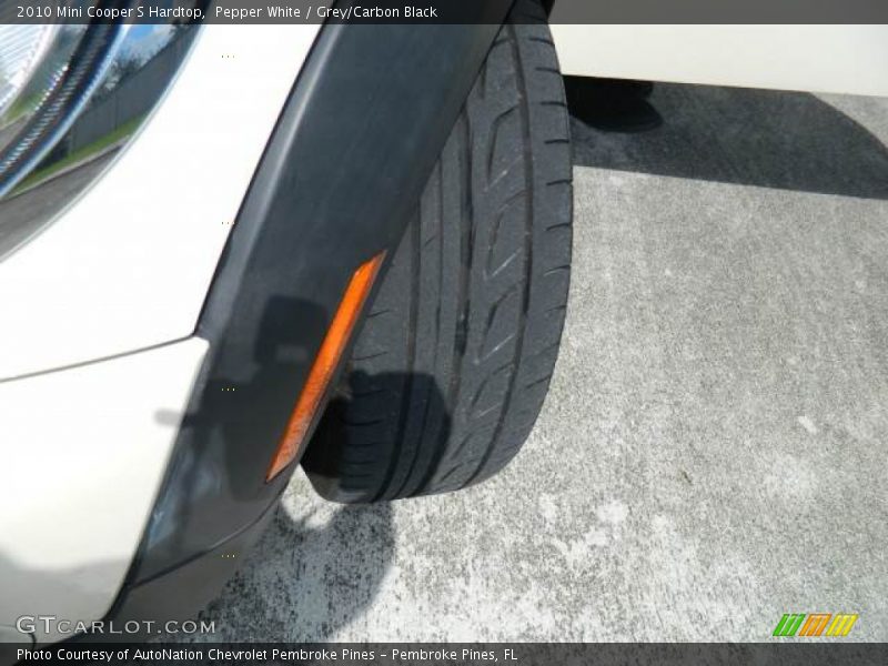 Pepper White / Grey/Carbon Black 2010 Mini Cooper S Hardtop