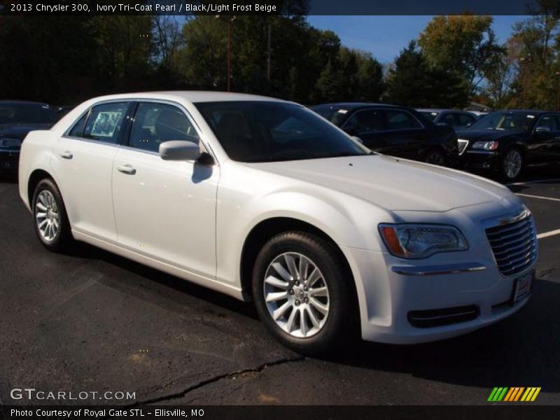 Ivory Tri-Coat Pearl / Black/Light Frost Beige 2013 Chrysler 300