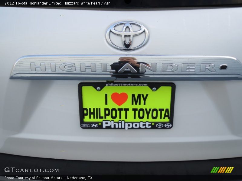 Blizzard White Pearl / Ash 2012 Toyota Highlander Limited