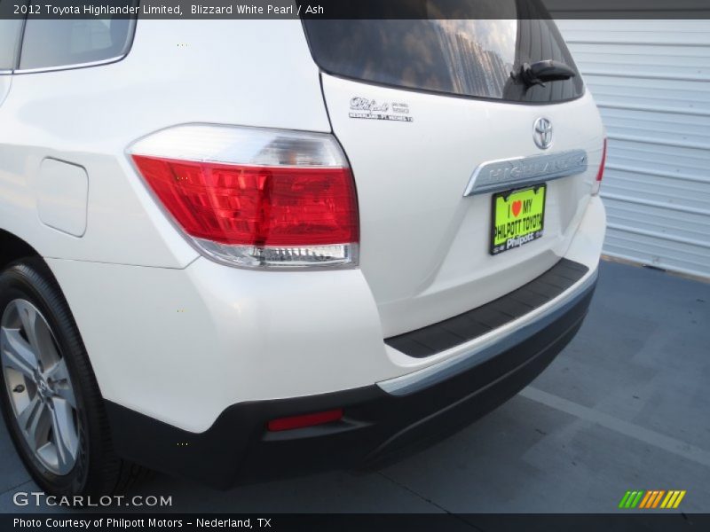 Blizzard White Pearl / Ash 2012 Toyota Highlander Limited