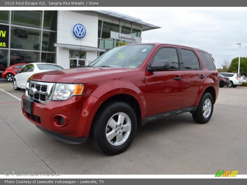 Front 3/4 View of 2010 Escape XLS