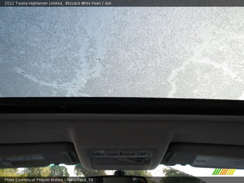 Blizzard White Pearl / Ash 2012 Toyota Highlander Limited