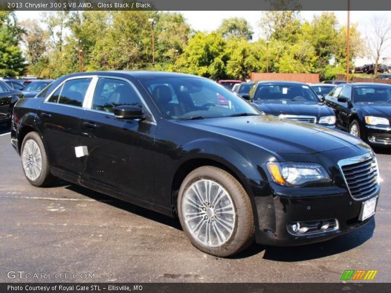 Front 3/4 View of 2013 300 S V8 AWD