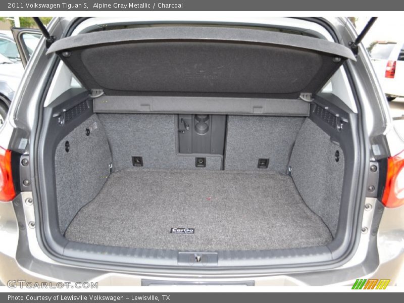 Alpine Gray Metallic / Charcoal 2011 Volkswagen Tiguan S