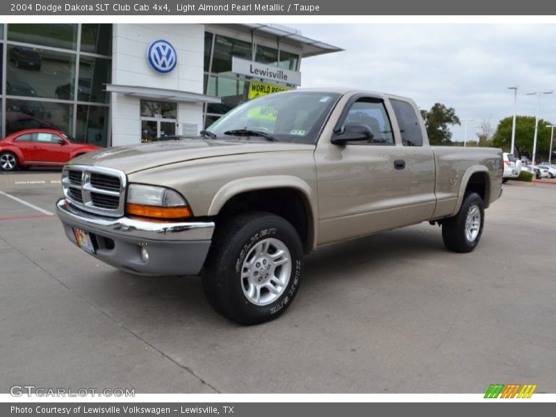 Light Almond Pearl Metallic / Taupe 2004 Dodge Dakota SLT Club Cab 4x4