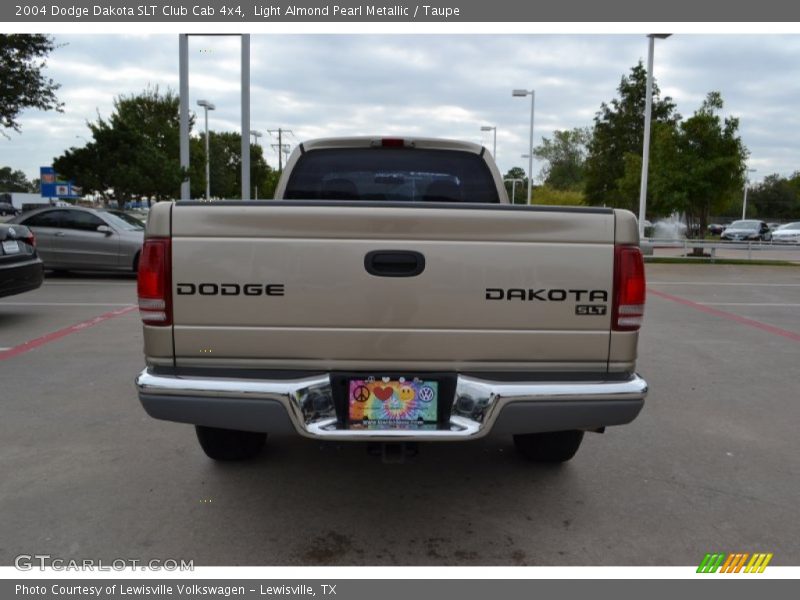 Light Almond Pearl Metallic / Taupe 2004 Dodge Dakota SLT Club Cab 4x4