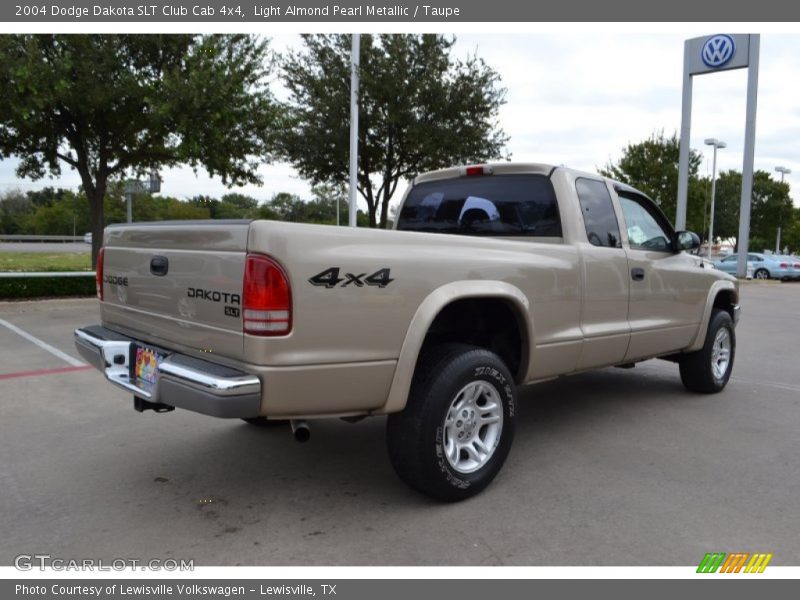 Light Almond Pearl Metallic / Taupe 2004 Dodge Dakota SLT Club Cab 4x4