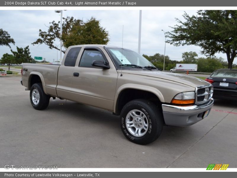 Light Almond Pearl Metallic / Taupe 2004 Dodge Dakota SLT Club Cab 4x4